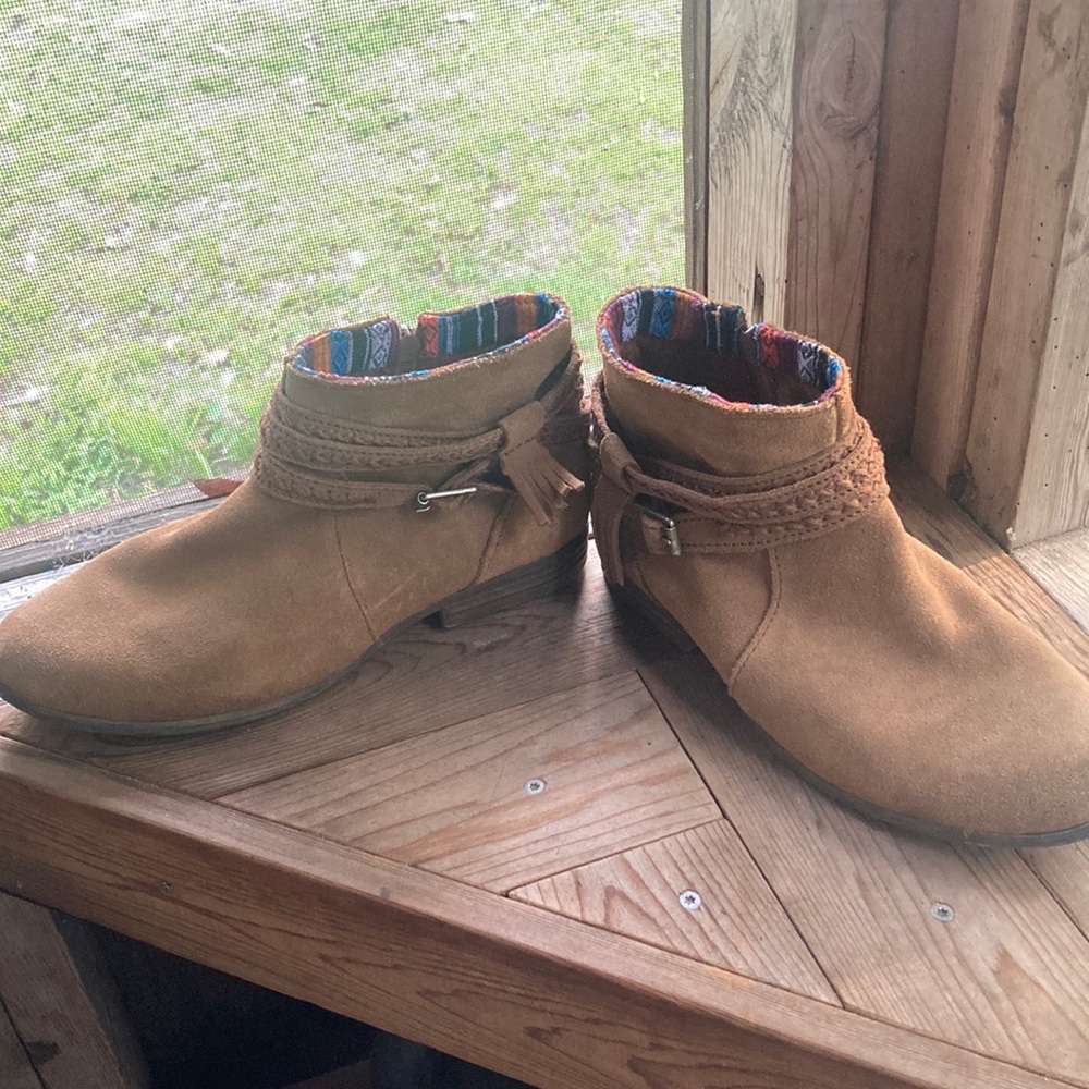 Minnetonka Suede Ankle Zip Boots